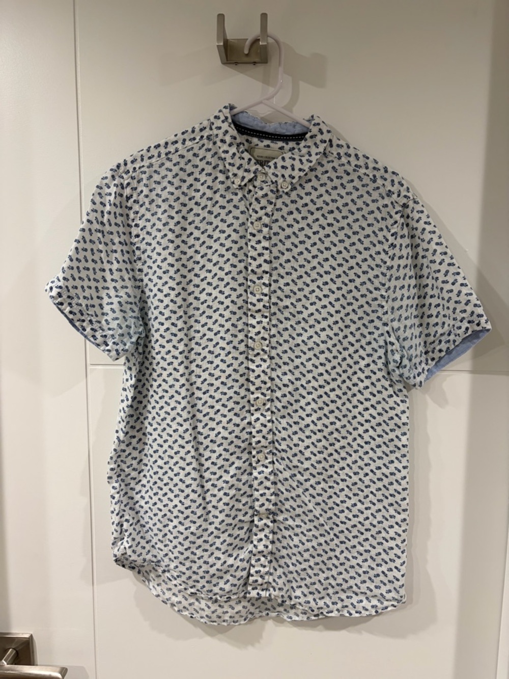 Heritage Linen Pineapple Short-Sleeve Button-Up Shirt, medium, gently used